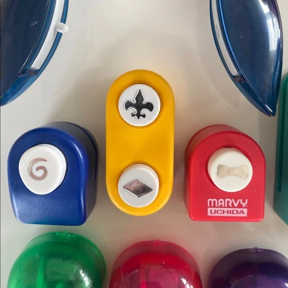 13x Craft Paper Punchers - Fiskars, Marvy Uchida - Picture 4 of 7